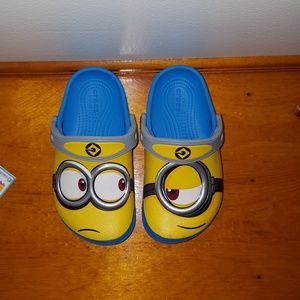 Boys minion crocs, size C 10